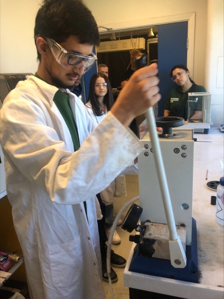 Roundhay school students in the laser labs