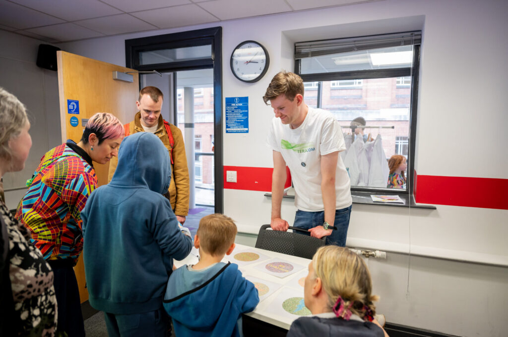 Thomas explaining why coloured 'laser goggles' let your eyes see different colours.
