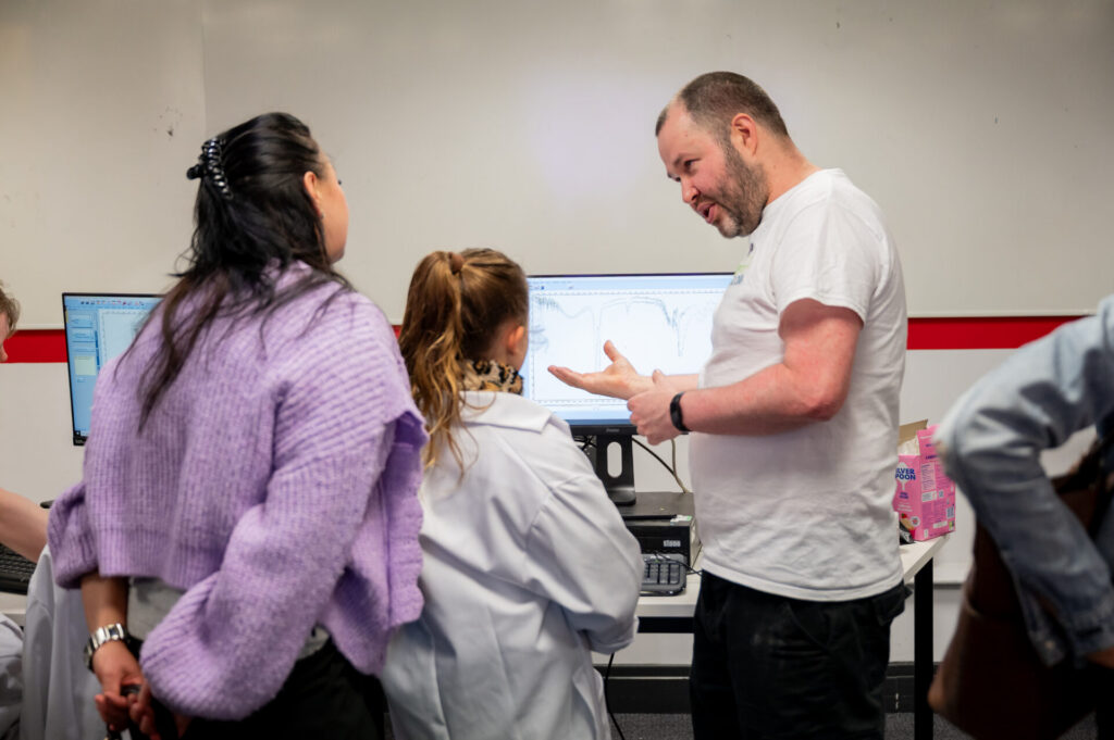 Andy explaining spectroscopy to a little girl at Be Curious 2026